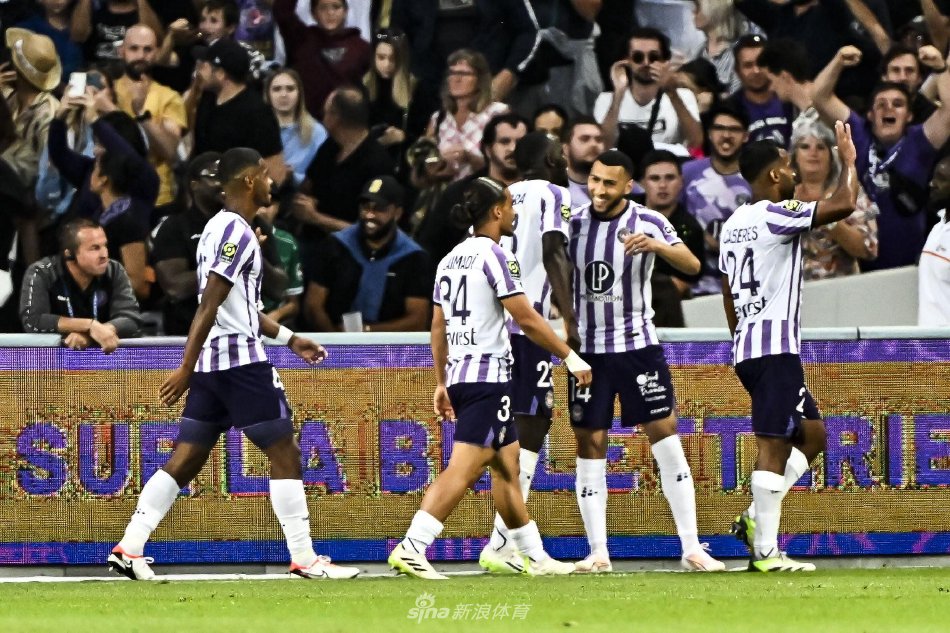 具攻击性的 具攻击性的